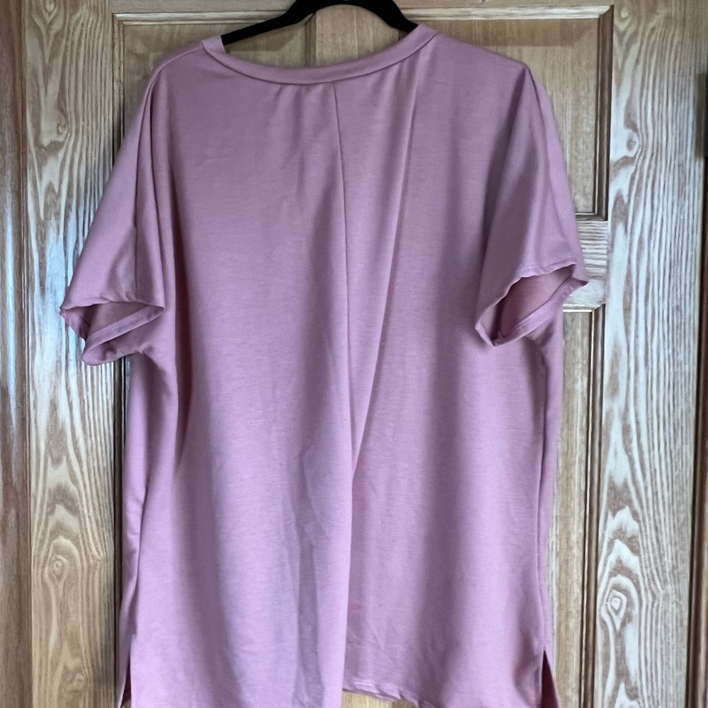 This is a basic‎ v neck shirt by Sew In Love, 2XL! - Picture 3 of 5